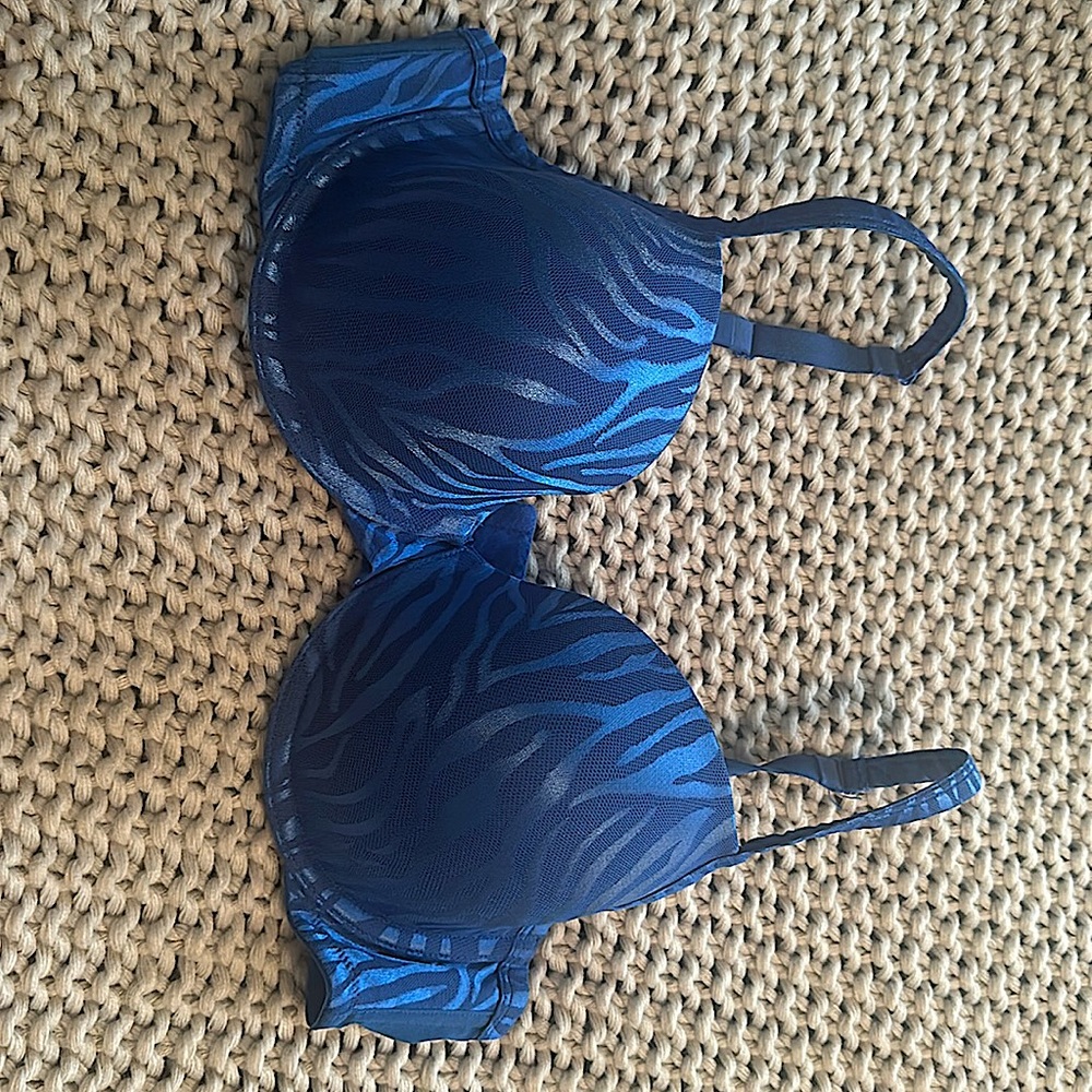 Cacique 40DD electric blue, zebra print bra * like new